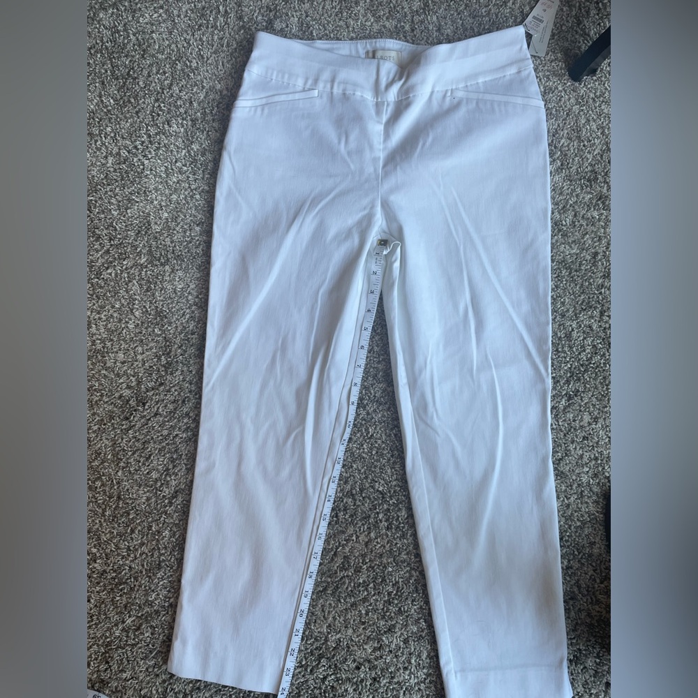 Talbots Women’s Petite cropped pants in Sz 8p in like new condition